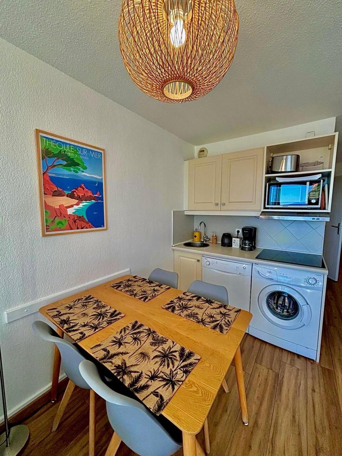 Aparthotel Rousseau Théoule-sur-Mer Zewnętrze zdjęcie